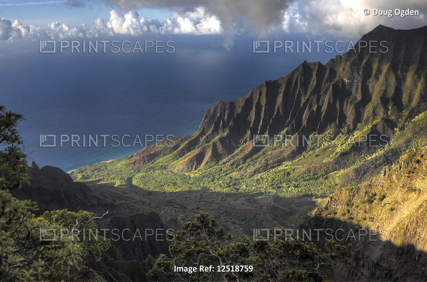 A glorious view out to the Pacific Ocean through the Kalalau Valley, Na Pali ...