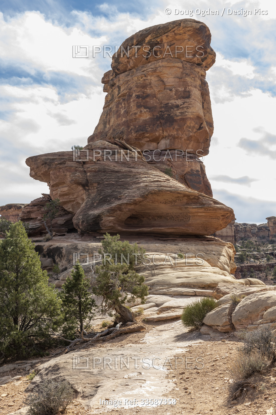 Stacked rocks and interesting geology at Big Spring Canyon Overlook in ...